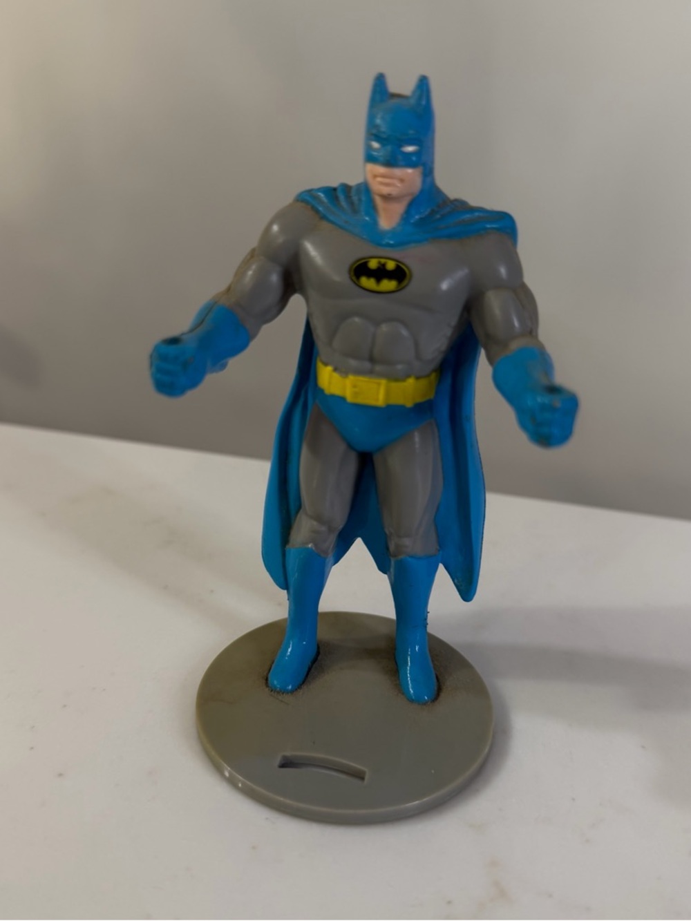 DC comics 1988 Batman ”cup holder”Blue & Gray Vintage-Style Toy, missing a part